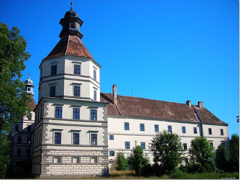 File:Schloss Schwarzenau.jpg