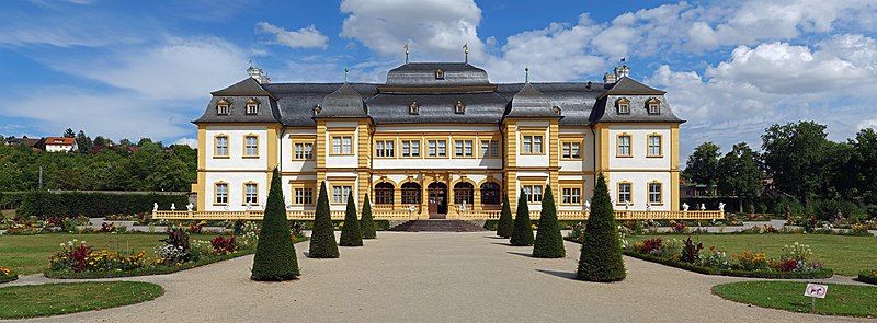 File:Schloss Veitshöchheim, 3.jpg