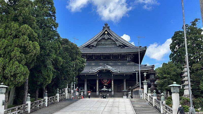 File:Toyokawa Inari.jpg