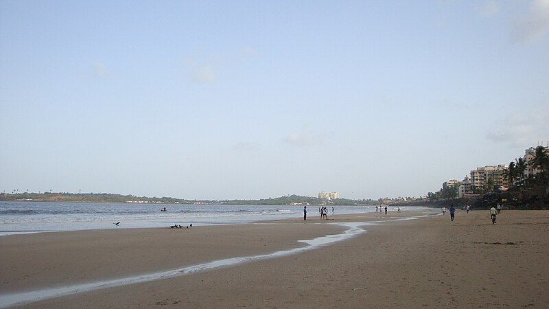 File:Versova beach.JPG