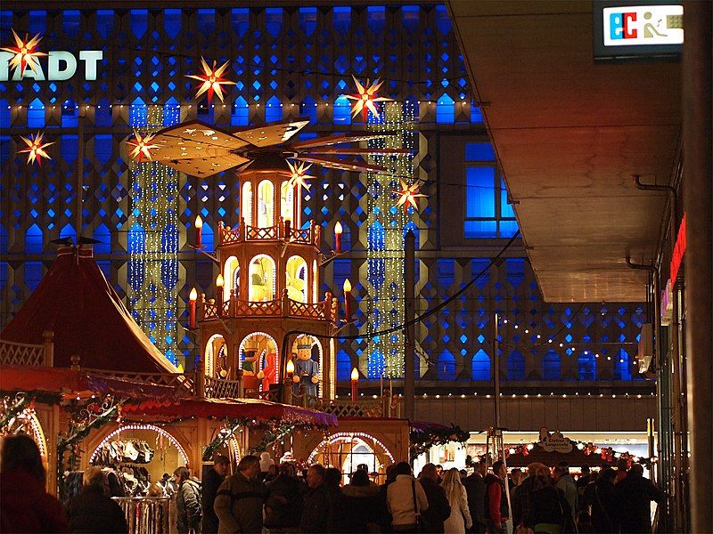 File:Weihnachtsmarkt MD.jpg