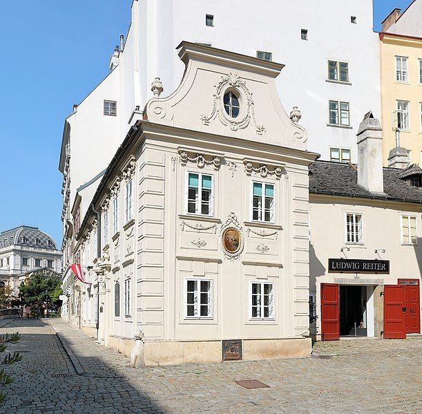 File:Wien - Dreimäderlhaus.JPG