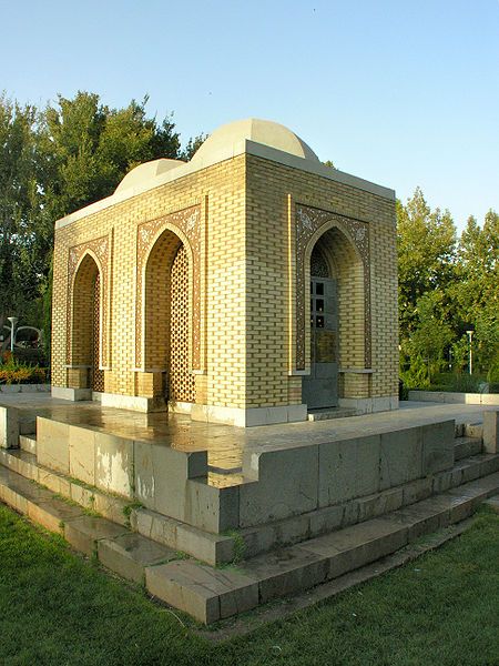 File:Arthur Pope mausoleum.jpg