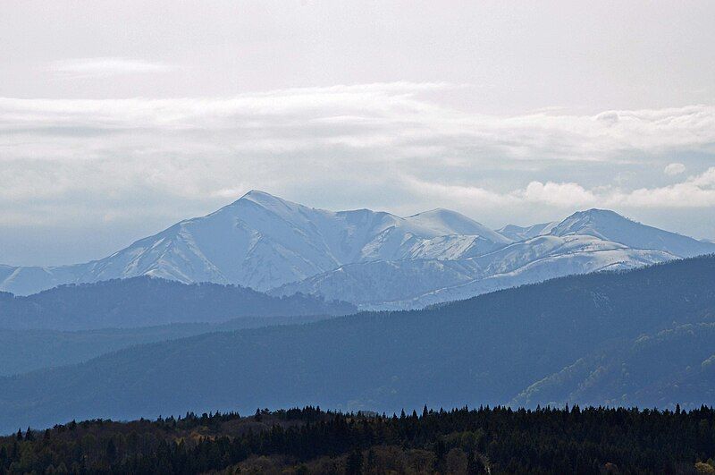 File:Asahi Mountains 2011-06-25.jpg