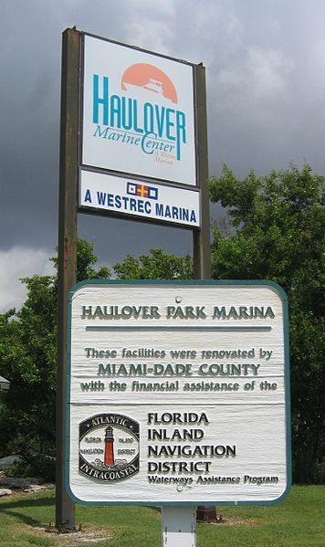 File:BakersHauloverParkMarinaSign.jpg