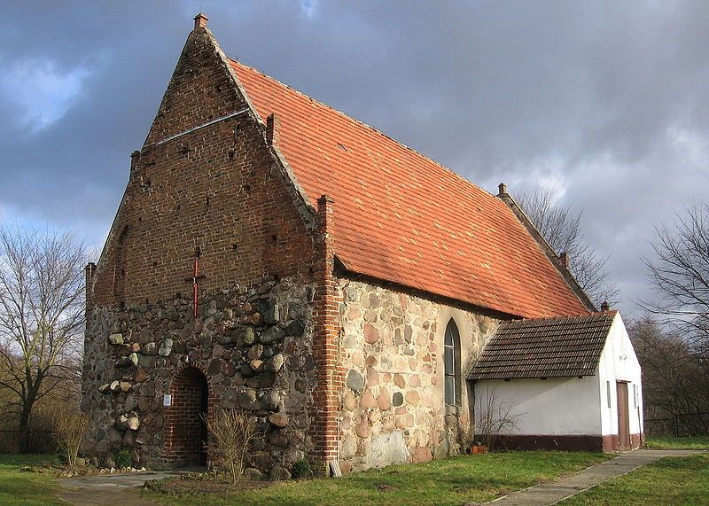 File:Baszewice Church 2008-02.jpg