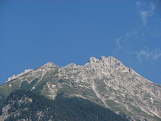 The Brandjochsüdgrat arête and Brandjochkreuz (left) and Vordere Brandjochspitze (right)