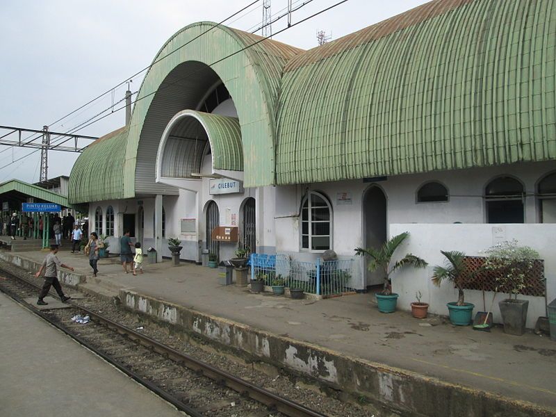 File:Cilebut Station.jpg