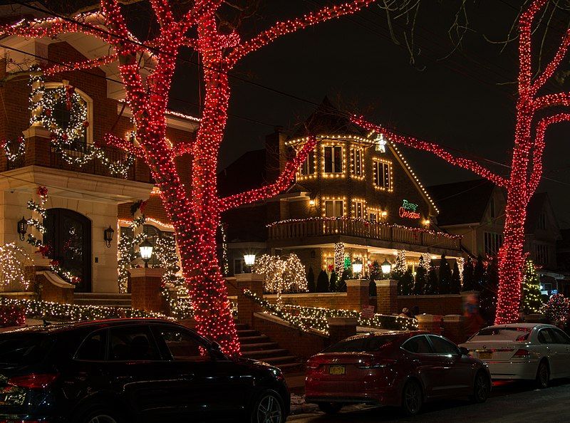 File:Dyker Lights (62317).jpg