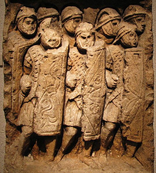 File:Glanum-stele legionnaires.jpg