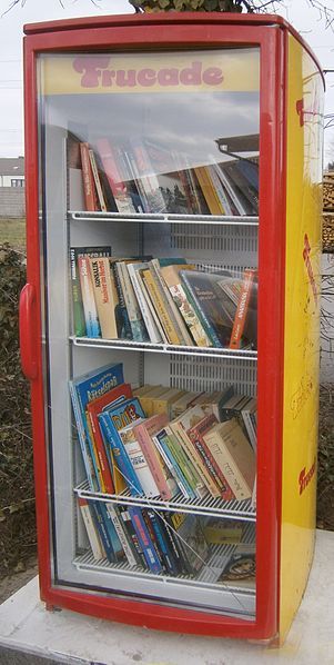 File:Hausleitner Büchertauschkasten groß.jpg