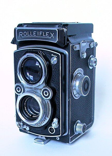 File:Hilding Mickelsson Rolleiflex.jpg