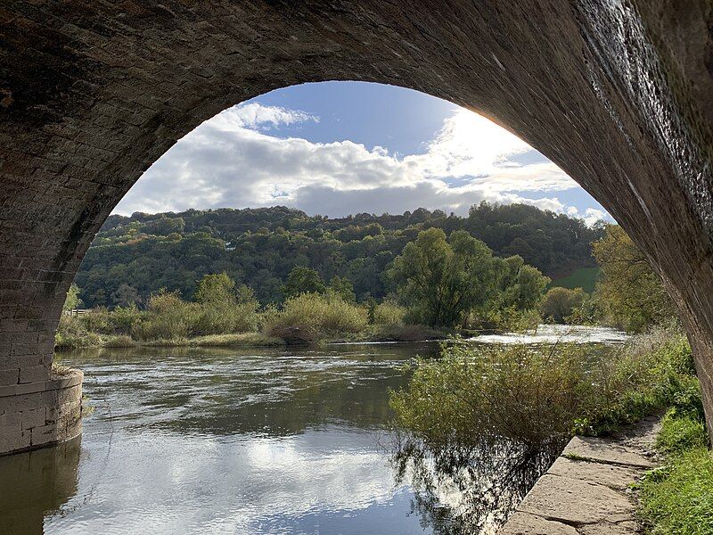 File:Kerne Bridge towpath.jpg