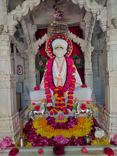 File:Kheteshwar maharaj idol.png