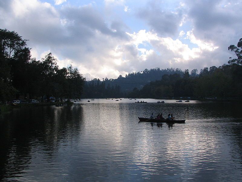 File:Kodaikanal Lake.jpg