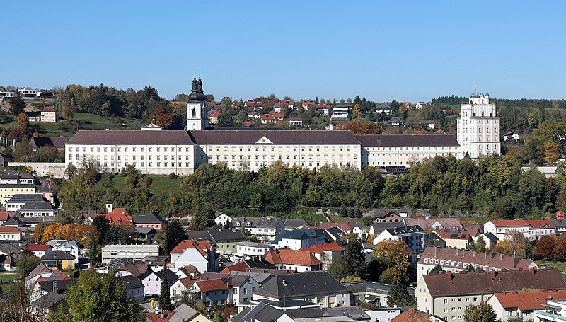 File:Kremsmünster - Stift.JPG