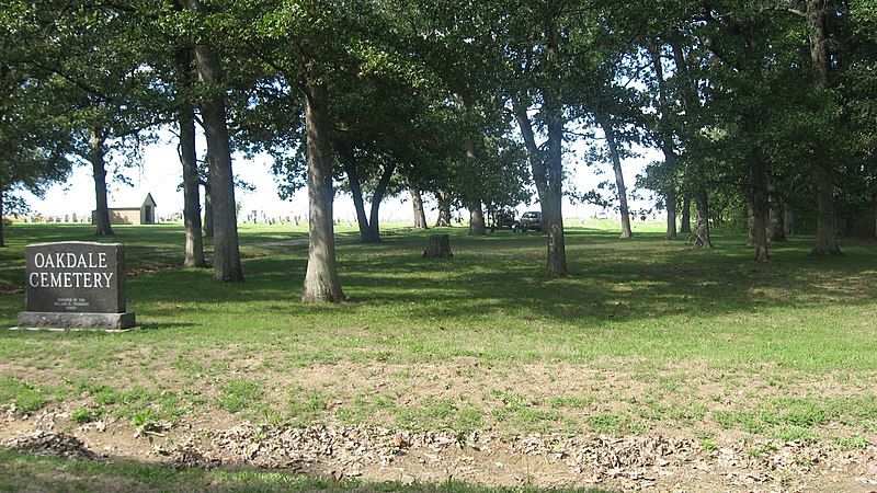 File:Oakdale Cemetery.jpg