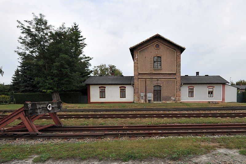 File:Obersiebenbrunn Wasserstation.jpg