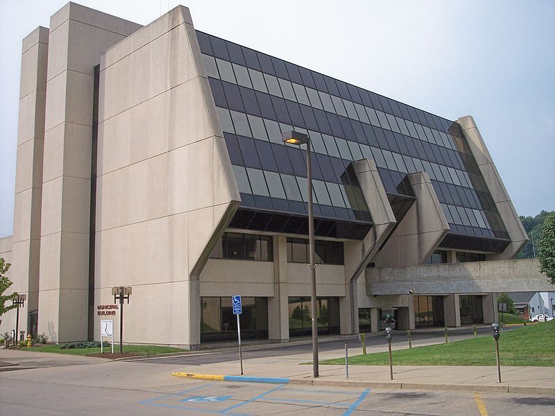 File:Parkersburg Municipal Building.jpg