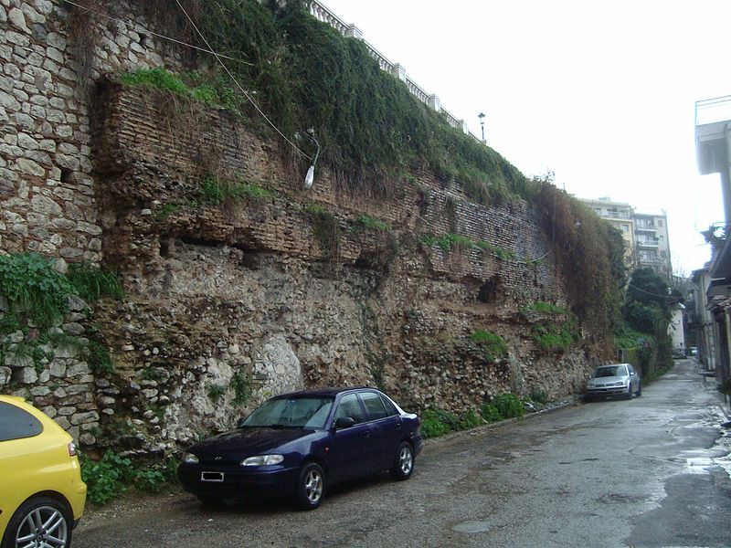 File:Roman wall Patras.JPG