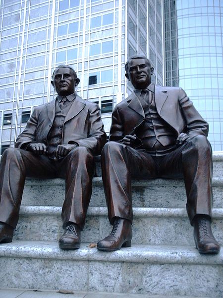 File:SeatedMayoBrothersStatues2005.JPG