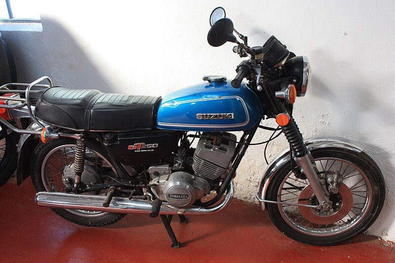 File:Suzuki GT250.jpg