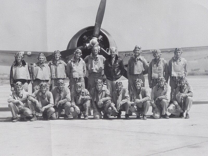 File:VMF-113 Marine Pilots.jpg