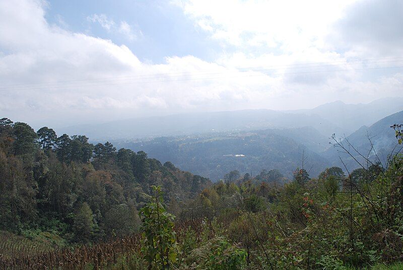 File:ValleyNaupan05.JPG