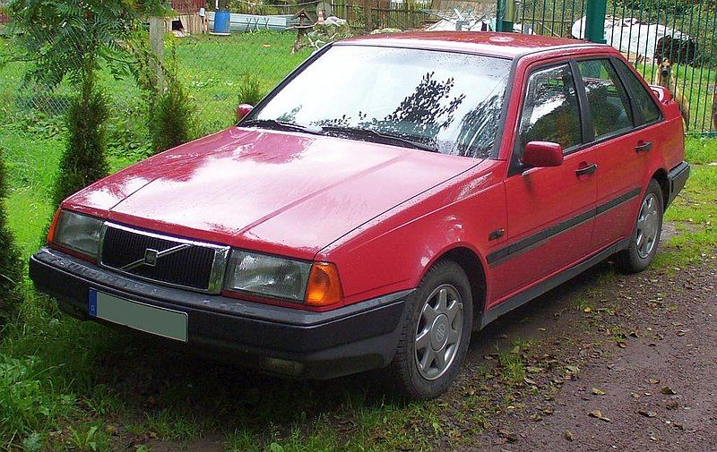 File:Volvo 440 red.JPG