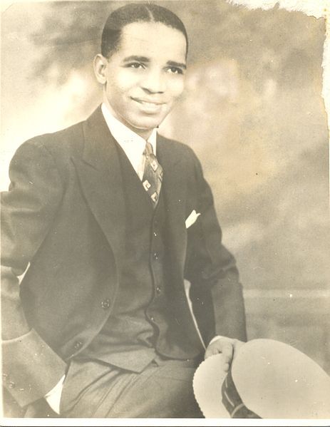 File:Young Dr Banda.jpg