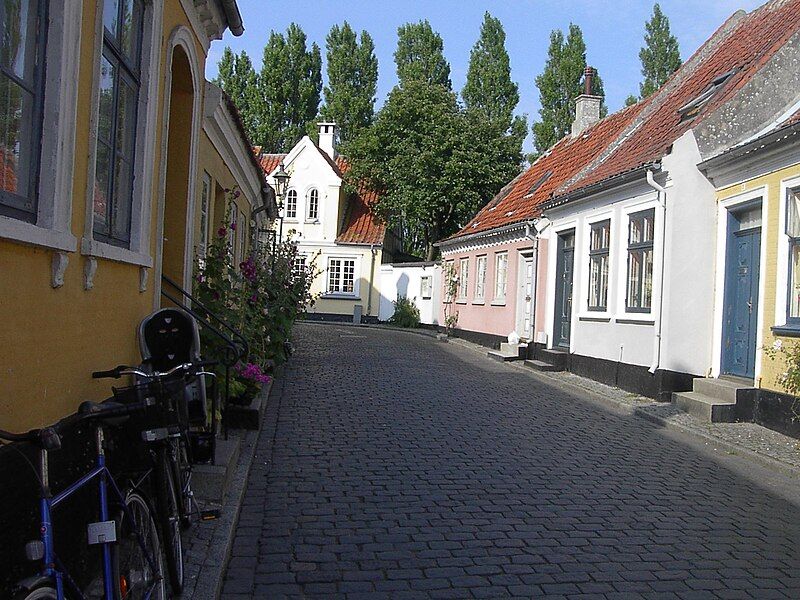 File:Østergade, Ærøskøbing 02.jpg