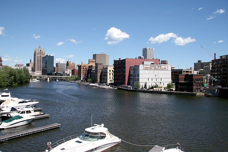 File:15-07-31-MilwaukeeRiver IMG 1091.jpg