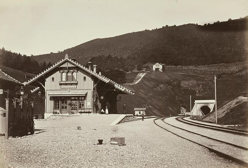 File:Bötzbergbahn Station Bötzberg.jpg