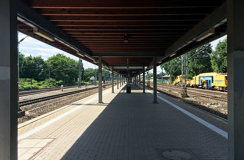 File:Bahnhof Frankenstadion 05.jpg