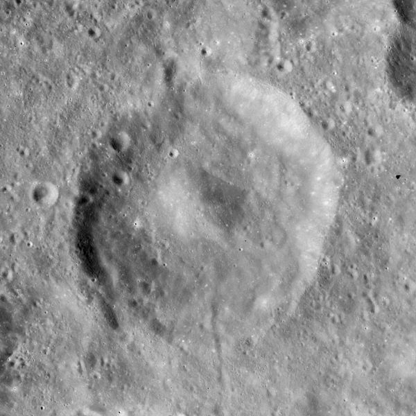 File:Behaim crater AS15-M-2377.jpg