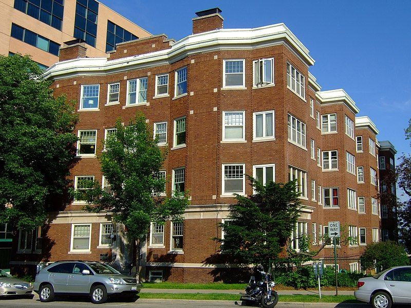 File:Bellevue Apartment Building.jpg