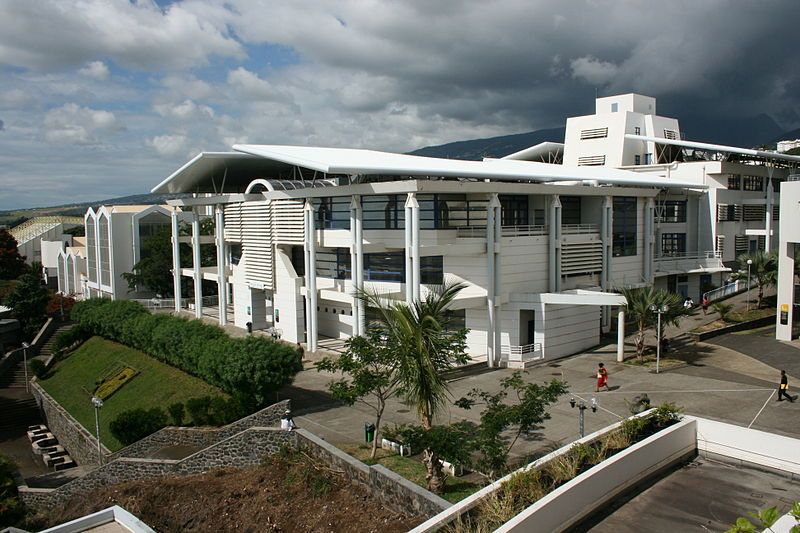 File:Bibliothèque-faculté-droit-Moufia.JPG