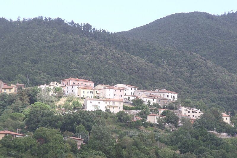 File:CastellinaMarittimaPanorama.JPG