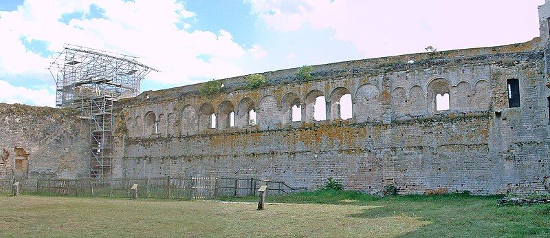 File:Château-de-Druyes 2.JPG