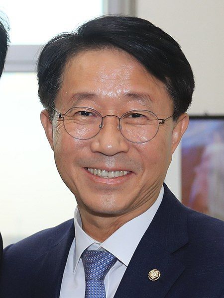 File:Cho Jeong-sik 2018-11-22.jpg