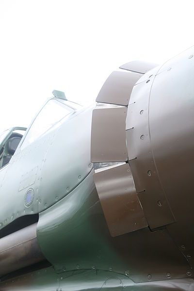 File:Cowl flaps (front).JPG