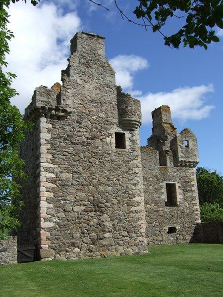 File:Glenbuchat Castle, Geograph.jpg