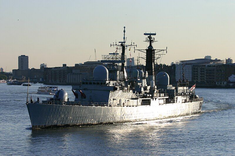 File:HMSExeterSailingDownTheThamesInLondon.jpg