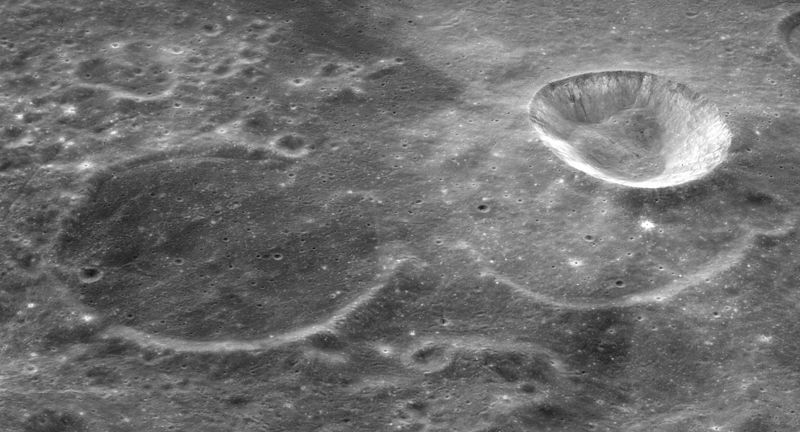 File:Hume crater AS17-P-2889.jpg