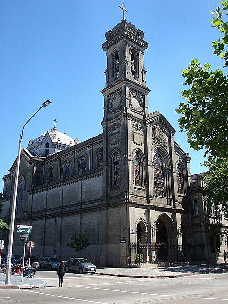 File:Iglesia Tierra Santa.jpg