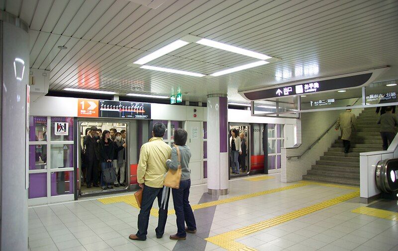 File:KyotoSubwayYamashinaPlatform.jpg