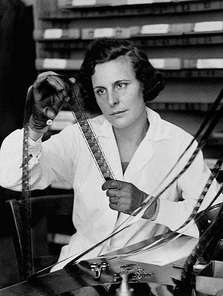 File:Leni Riefenstahl, 1935.jpg