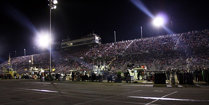 File:MilwaukeeMileCrowd2009NASCARNationwideRace.jpg