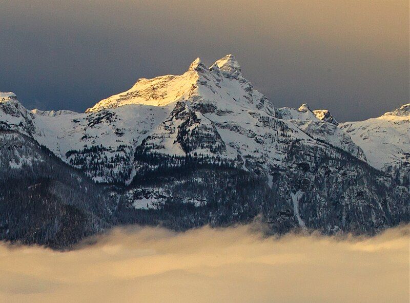 File:Mount Tilley BC.jpg