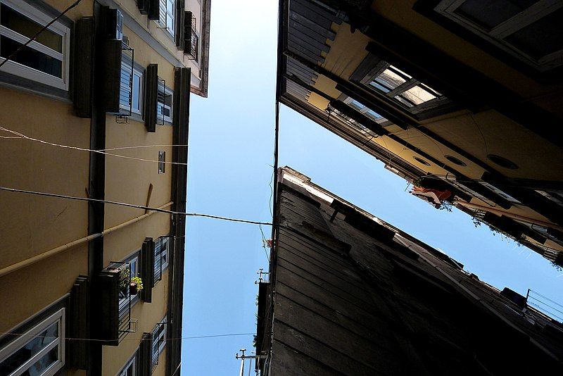 File:Napoli Streets (15931956627).jpg